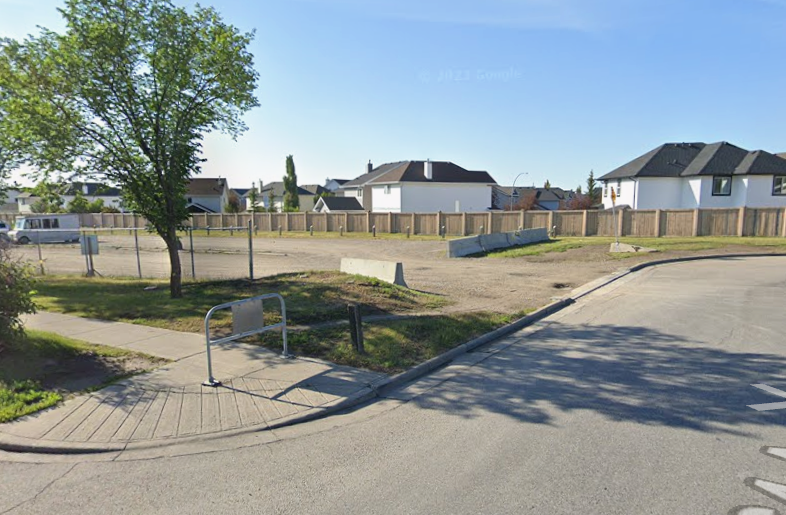 Tarington Rd. N.E. missing sidewalk link