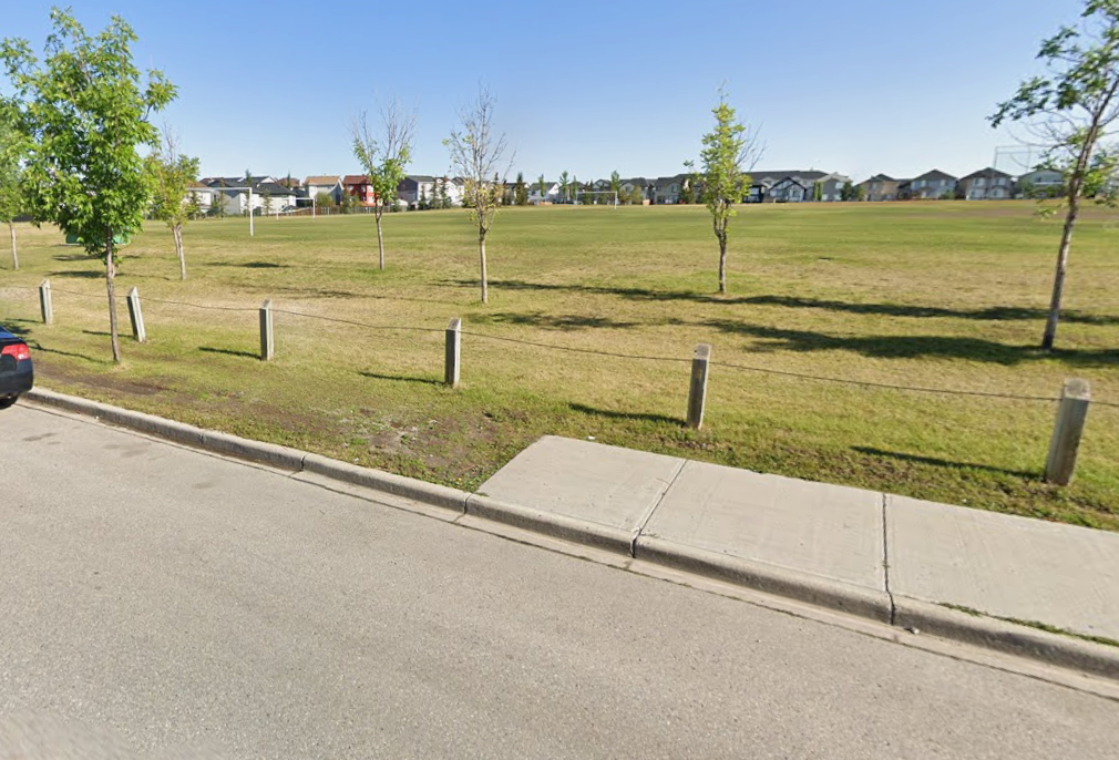 Taravista Way N.E. missing pathway connection