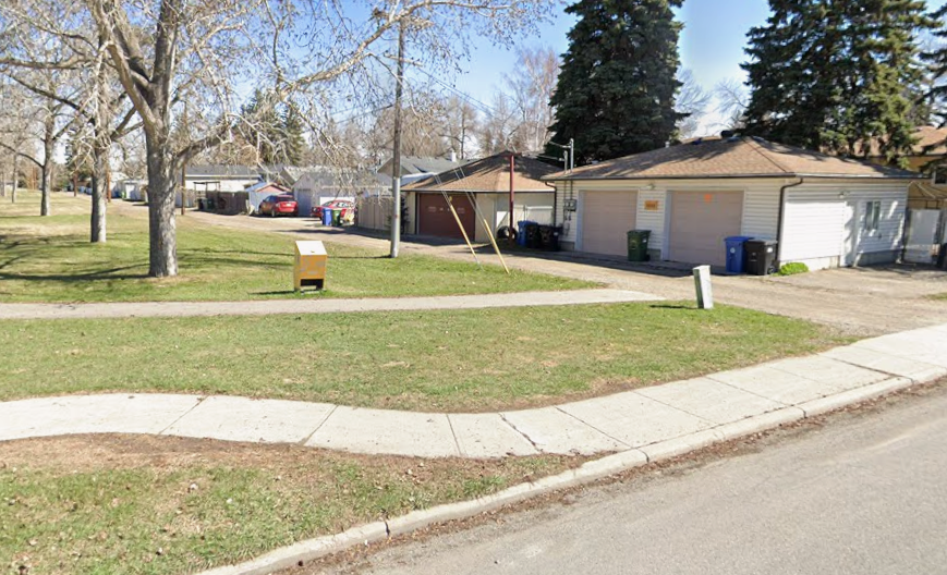 66 Avenue S.E. missing pathway access