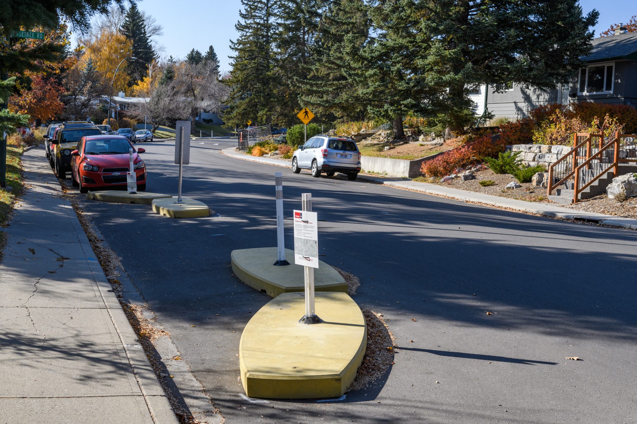 Calming curb