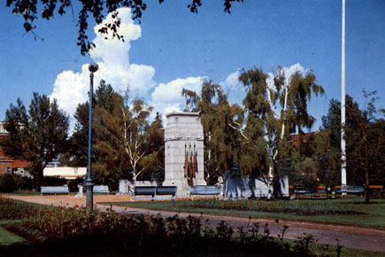 Central Memorial Park cenotaph postcard