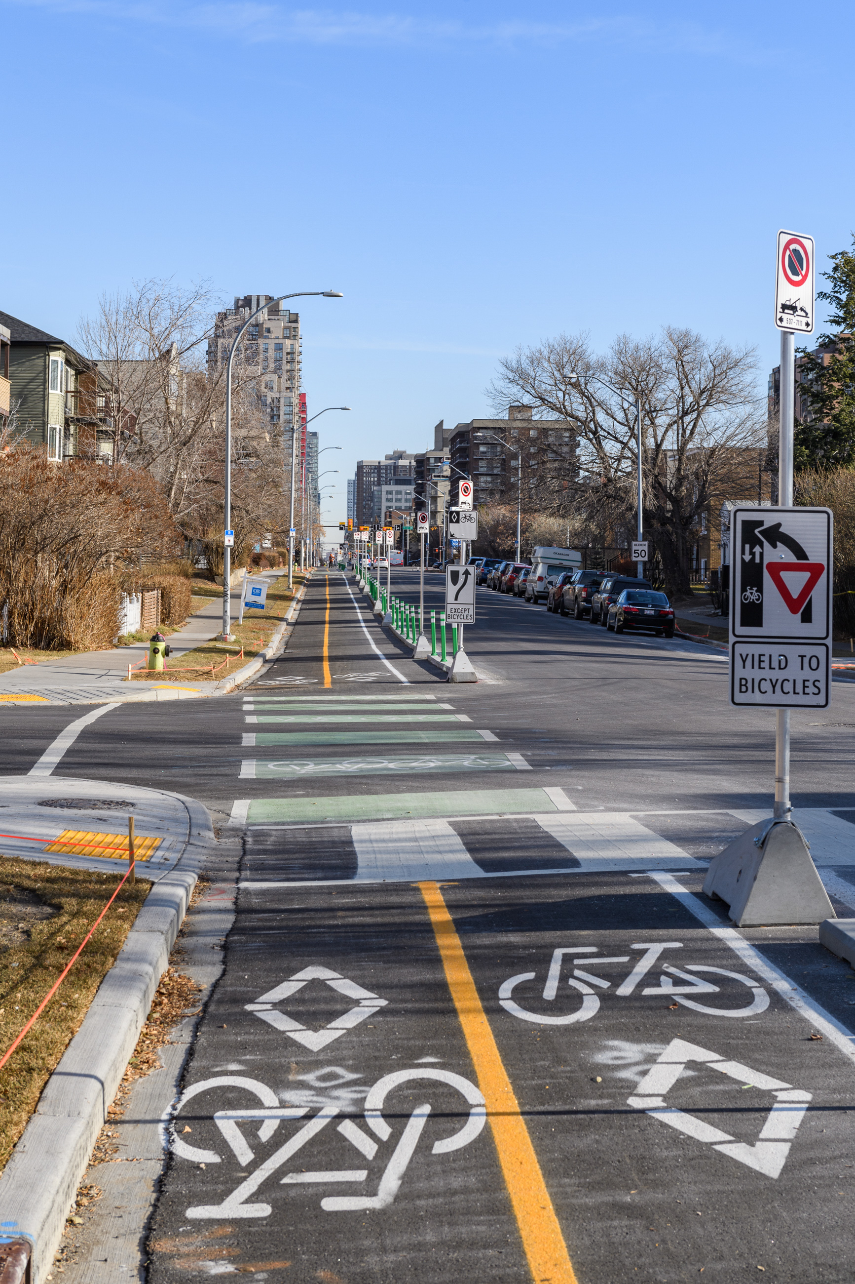 Wheeling lanes, cycle tracks and bike lanes